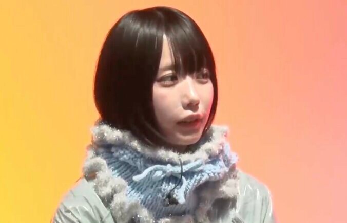 【写真・画像】あのちゃん、ショーパン&ロングブーツで美脚披露「モコモコ可愛い」「足綺麗すぎ」ファン絶賛　1枚目