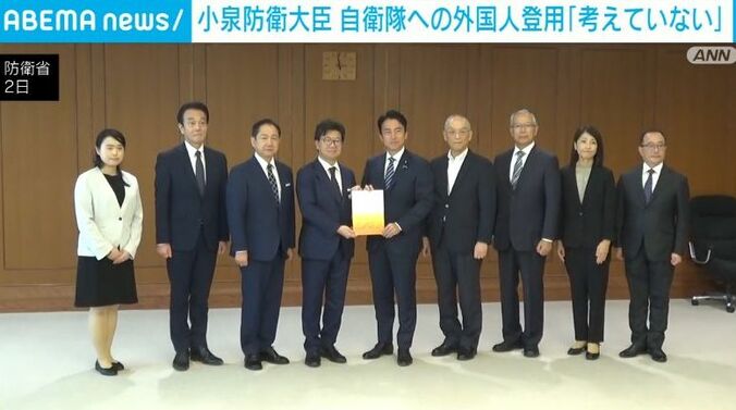 小泉防衛大臣ら