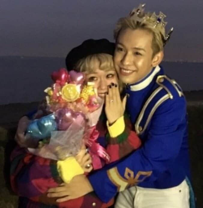 ぺこ、王子姿のりゅうちぇるに「涙が止まらんかった」　馬車を使ったプロポーズに反響 1枚目