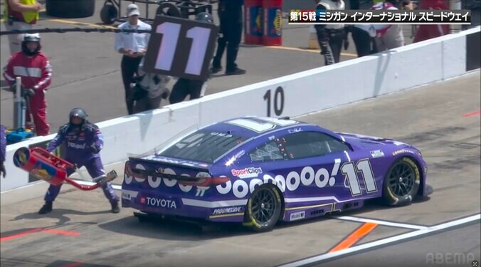 落ちたガス缶は別のクルーがキャッチ