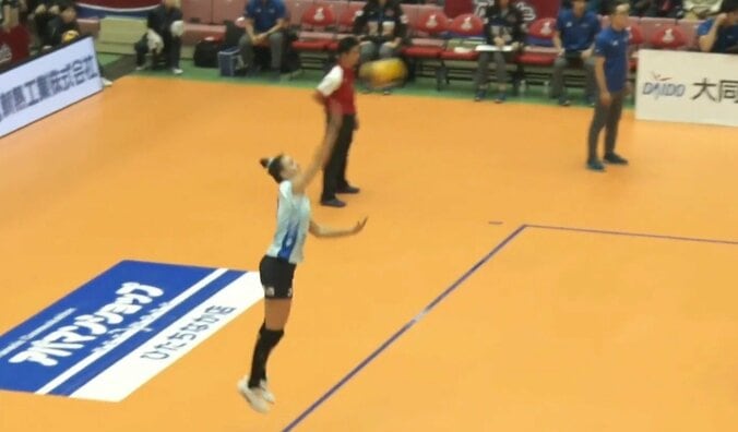 アイリス・ショールテンのフローターサーブ