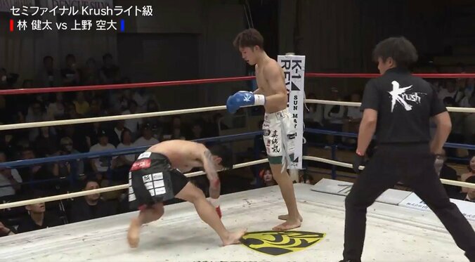 「空手えぐい」「あぁ…足が」足を破壊、タオル投入の衝撃KO 元王者の諦めない姿に「グラグラですけど…」識者も納得 4枚目