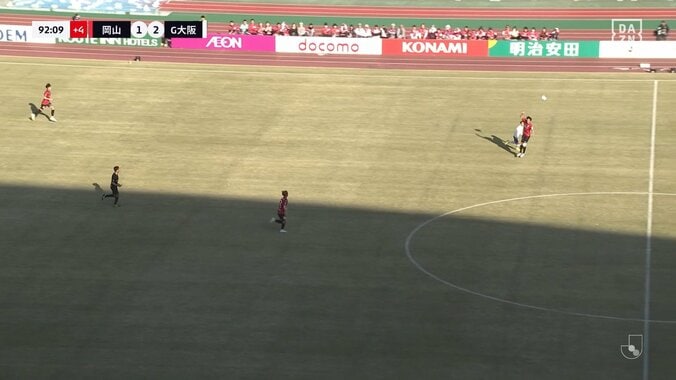 「ノーファールはないわ」手をかけたのにスルー？試合終了間際の“疑惑の判定”にファン物議「理由を教えてくれ」 4枚目