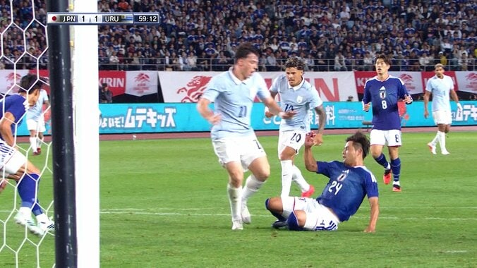 嘘だろ！？佐野海舟が“PK緊急回避”…スライディング→足を畳む神業に「意味わかんねえよ」「引けるもんなん！？」 4枚目