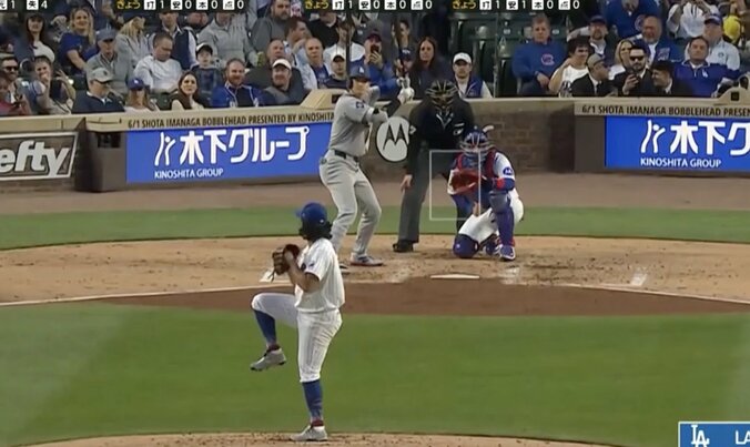 【写真・画像】何が起きた…？ 大谷翔平の打球で“謎のハプニング”「あれ？」「なんやこれw」 野手が混乱した“変な動き”… ファン騒然「珍プレー行き」　1枚目