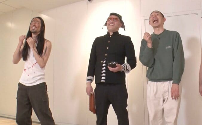 【写真・画像】人気女性芸人、わがままボディあらわな極小ビキニ姿に驚きの声「全部出てるやん」「隠す気ないやろ」　2枚目