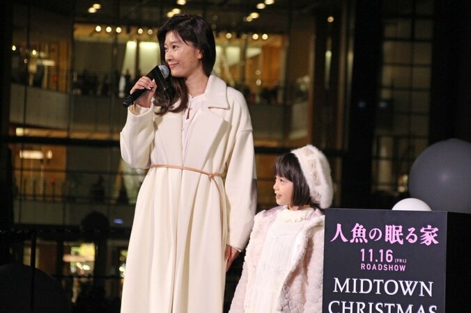 篠原涼子、撮影現場で「歌ったり、踊ったり」　恥ずかしそうに告白 5枚目
