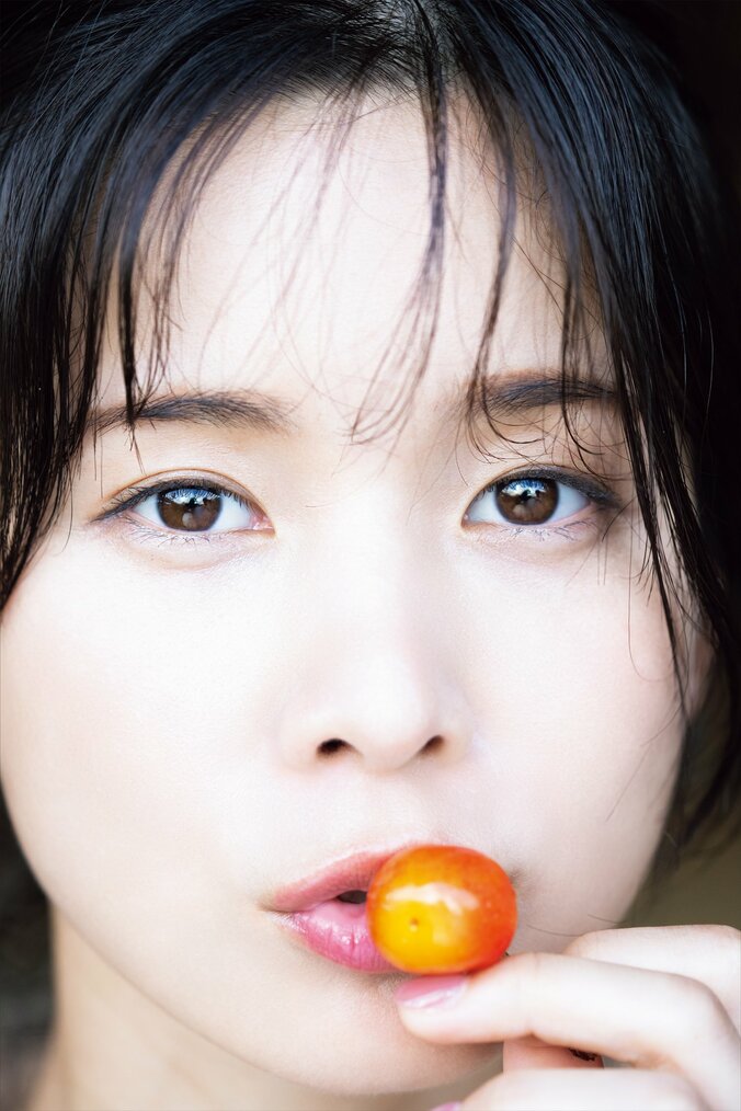 現役看護師グラドル・真田まこと、大胆ショット連発の“限界突破”1st写真集がリリース 5枚目