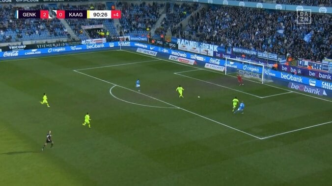 早送りかよ！伊東純也がレベチな“超爆速”40mランから圧巻アシスト「1人だけプレミアリーガーおる」DF置き去りの仰天スピード＆極上ラストパスにファン衝撃 4枚目