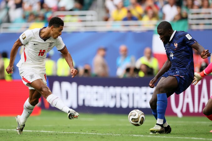 【W杯ベストゴール候補】ベリンガムの“60m独走→股抜きショット”は「まるでジダンだ」「水の上を歩いてるみたい」世界騒然の衝撃弾 2枚目