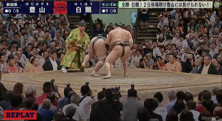 白鵬、“張り差し”からの速攻＆上手投げで「横綱通算800勝」を達成、全勝もキープ！