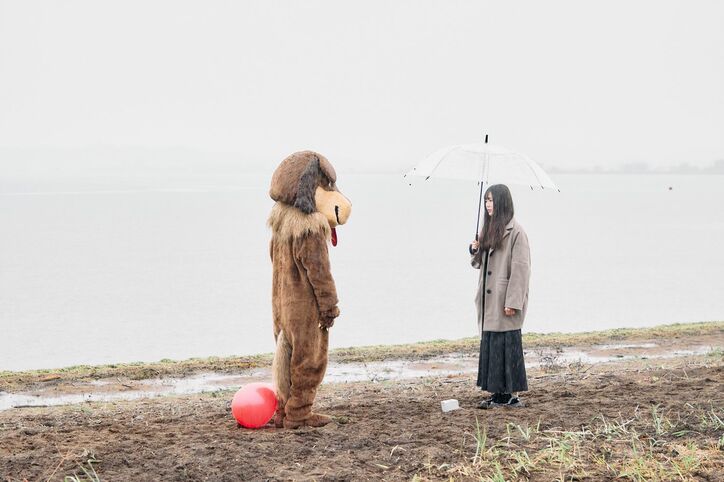 傘を投げ捨て熱烈ハグ！インフルエンサー三原羽衣、一途に想い続けたPopteenモデルとカップル成立『オオカミちゃんとオオカミくん』最終回