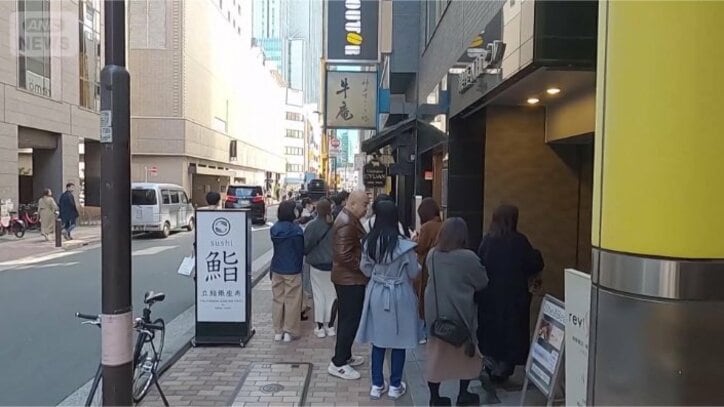 階段にもズラリと人