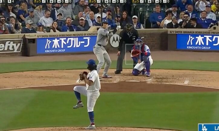 【写真・画像】何が起きた…？ 大谷翔平の打球で“謎のハプニング”「あれ？」「なんやこれw」 野手が混乱した“変な動き”… ファン騒然「珍プレー行き」　1枚目