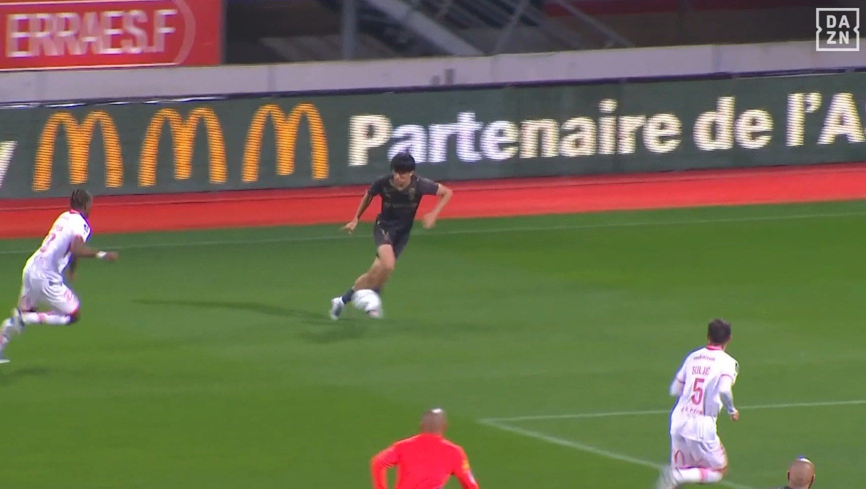 【映像】高速クロスでゴールをお膳立てした瞬間