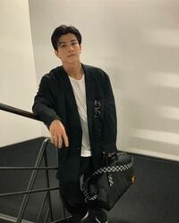 「一気に癒された」「手すりになりたい」岩田剛典の前髪を上げたクールなオフショットにファン称賛