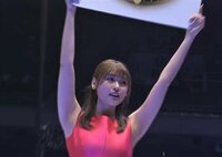 “浪速のピーチ姫”、K-1リングに降臨！ 熊田曜子に続きラウンドガール姿を披露「歩き方、可愛い」反響の声 【ABEMA TIMES】