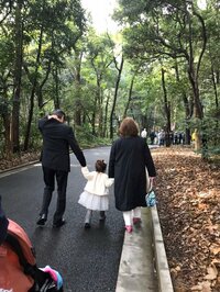 キャシー中島『さあ記念撮影です』