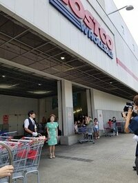 デヴィ夫人『デビュー夫人、コストコへ♪』