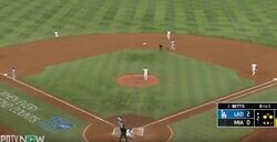 何が起きた？ 大谷翔平が「見えてない？」 相手捕手が“無警戒”… あっという間の“こっそり盗塁”に球場騒然