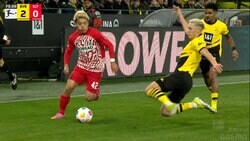 「堂安律だけ輝いてる」日本代表10番が“セルフ股抜き”からゴリゴリ縦突破した一部始終！フライブルク復帰戦で違い作り「キレキレ」「うまい」などファン興奮