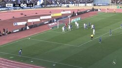 「飛びすぎだろ！」度肝を抜いた20メートル超え弾丸ロングスロー発射の瞬間　ゴールを脅かす超特大砲炸裂で「めちゃ飛ぶなw」「これでチャンスになるんだから使うわな」