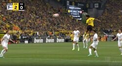 「ジャンプ力ヤバいだろ！」「空中で止まった」 爆速スプリントだけじゃない“身体能力お化け” ドルトムントFWの“神様ジョーダン級”ヘディングアシストの打点が高すぎる