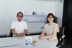 "We Struggled to Express Turquoise Blue": The Original Creator and Anime Production Team Talk About Just Like Mona Lisa in an Interview