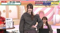 クロちゃんも大興奮「もう1回見せちゃうよ」岡部麟の大胆肩露出にファン熱狂「セクシー」