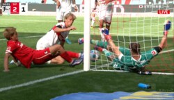 「新フェイントきたw」堂安律がブンデス開幕戦で決勝ゴール！ボールの上にお尻が乗るアクシデント→執念で押し込んだ一部始終