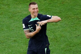 J２岡山の豪代表デュークがチュニジア相手に先制点！巧みなヘッドで鮮やかにネットを揺らす【W杯D組】