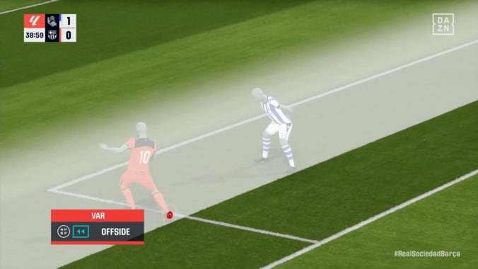 「流石にふざけすぎ」“微妙すぎるオフサイド”の判定CGにネット騒然！バルサのゴール取り消し「踵が0.1ミリ出てる」「こんなのありかよ」 3枚目