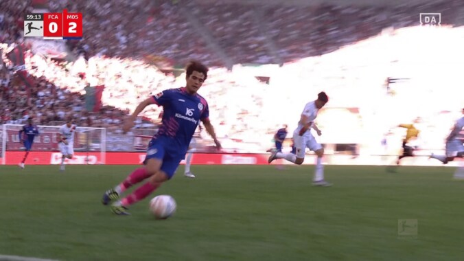 佐野海舟、無双！“１人カウンター攻撃”でブンデス初アシスト「環境破壊」「世界のダイナモ」回収→60m爆走→精密パスの一部始終 5枚目