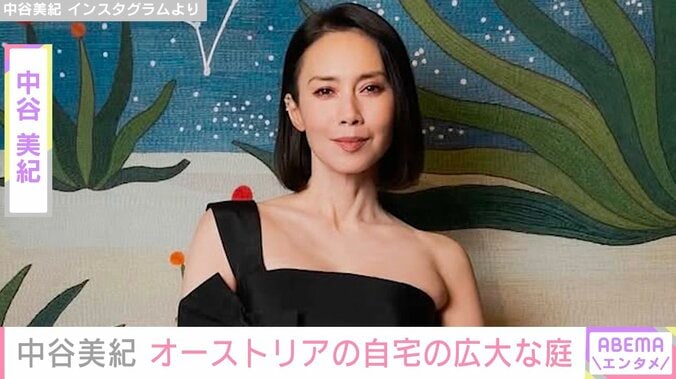 【写真・画像】中谷美紀、オーストリアの自宅の広大な庭を公開「白い薔薇 美紀さんのイメージにぴったり」などの反響　1枚目