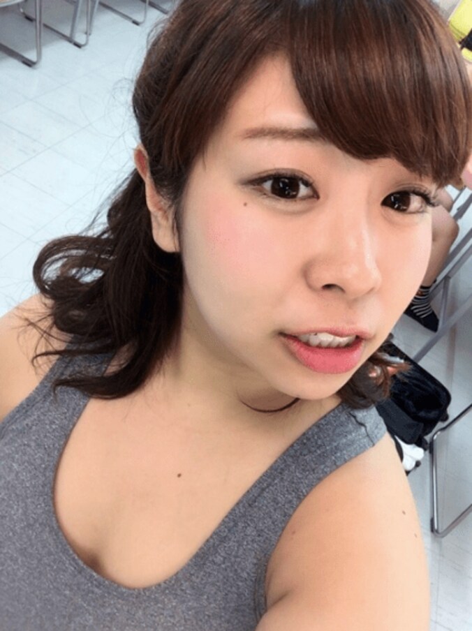 カトパンそっくり芸人、バスタオル1枚のセクシーショットを披露「可愛い！似てる」と反響 3枚目