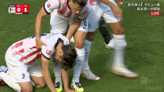 「何でやー！？」日本代表MF、ブンデス・デビュー戦で悲劇…「それは決めないと…」「まだ芝に慣れてない？」鈴木唯人が超決定機で痛恨ミスの瞬間 4枚目