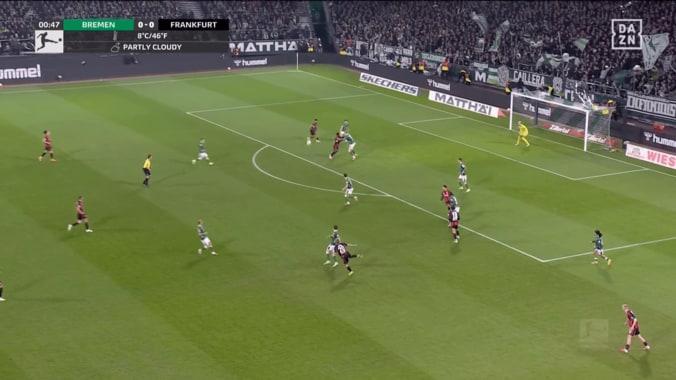 「精度いかつ」堂安律、菅原由勢を無力化する“世界レベルのクロス”炸裂！「うまいなー」開始50秒で先制点を演出 4枚目