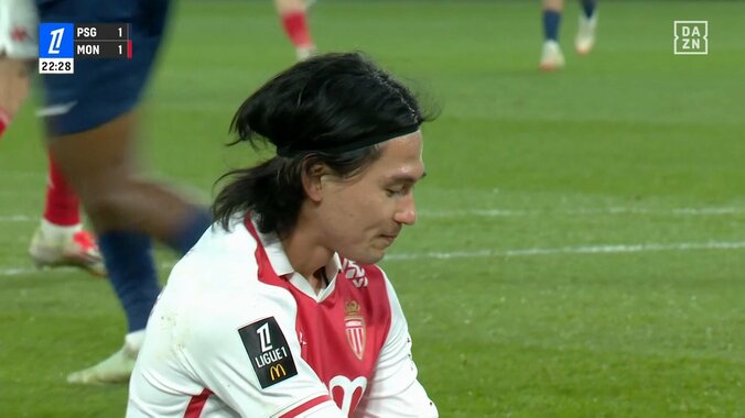 【映像】南野拓実の頬に肘が食い込む強烈エルボー