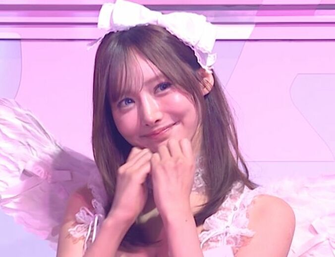 【写真・画像】人気キャバ嬢・きほ、谷間と長～い美脚で魅了するセクシー天使に！ハロウィンの日は遠隔でシャンパンも　1枚目