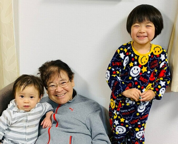 ココリコ・遠藤の妻、前立腺がんが悪化しステージ4と告知された父親「戦っています」 1枚目