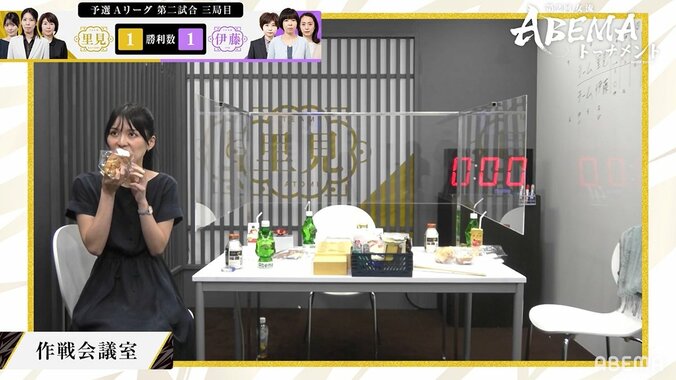 「味のいい手」連発？大食いYouTuber里見咲紀女流初段 弁当・パン・菓子を次々と“攻略”／将棋・女流ABEMAトーナメント 2枚目