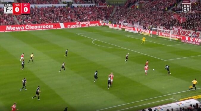 「めっちゃカッコいい」川﨑颯太、目を疑う“衝撃の光景”「エグすぎん？」「上手すぎやろ」“左足アウトサイドトラップ”→攻撃を加速させるプレー 5枚目