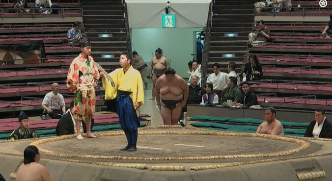 「うわ、親方が激おこだ」「何があった？」取組後、力士の所作に“ピシャリ”指導 「所作は大事」困惑と納得の声 3枚目