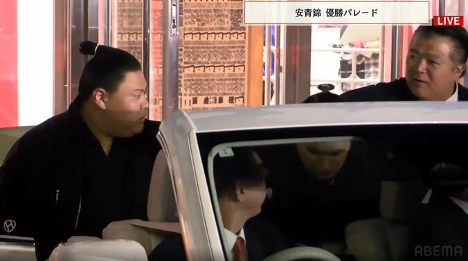 「上上」と注意されハッとする義ノ富士