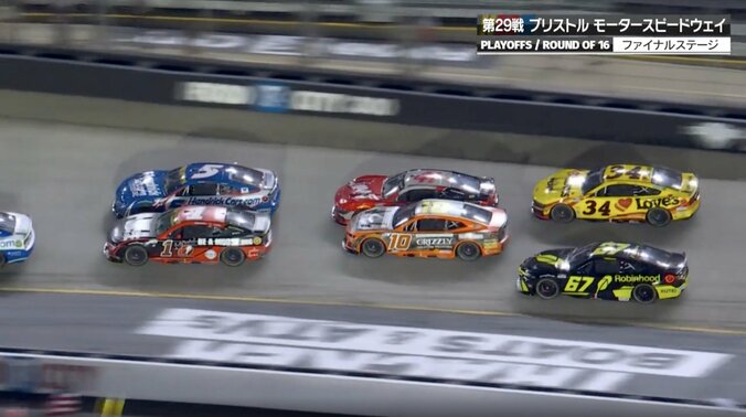 1レースで“3度も”体当たり？ 米国の暴れん坊に「またか！」 クラッシュの契機となった“動き”が物議「走ってる場所も微妙」 2枚目