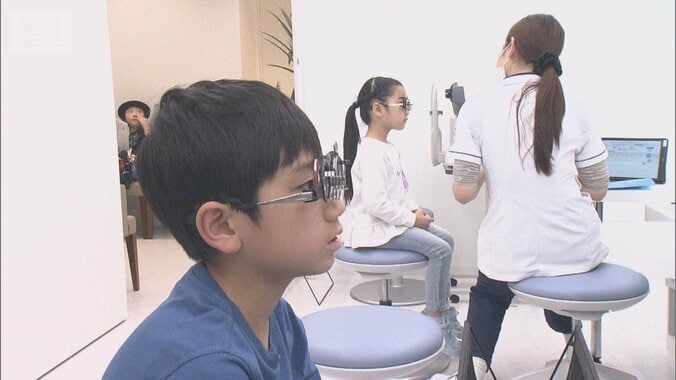 スマホ長時間使用で子どもの近視が深刻に　早めの対策重要　最新の治療法を取材 1枚目