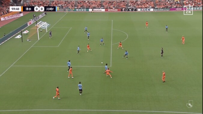 嘘だろ…？ 36歳元日本代表MFの“ノールック股抜きパス”にファン驚愕！「レベルが違う」「錆びつかないなあ」「なんやそれ…」乾貴士が川崎翻弄でPK誘発 2枚目