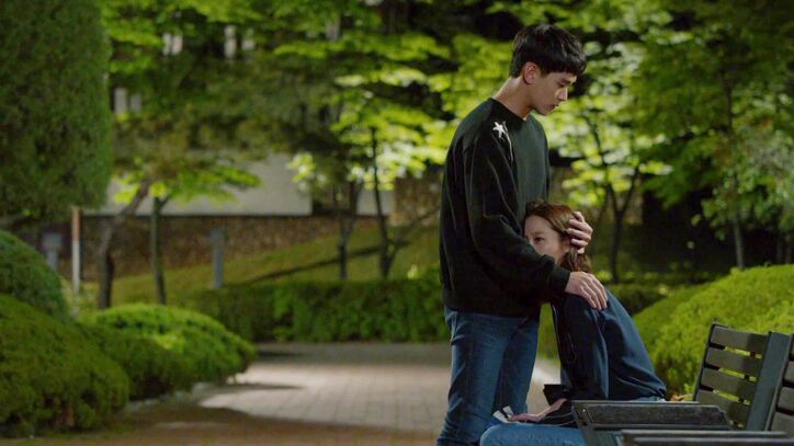 『愛の不時着』の脚本家が描く放送業界の裏側、3人のプロデューサーとひとりの歌手が繰り広げるラブコメ『プロデューサー』