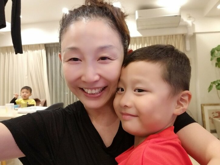 小原正子 長男から2ショットをお願いされ歓喜 可愛い カップルみたい の声 話題 Abema Times
