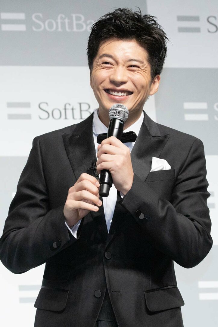 【画像】田中圭＆“お父さん”の可愛らしいキスに、報道陣ほっこり（23枚）